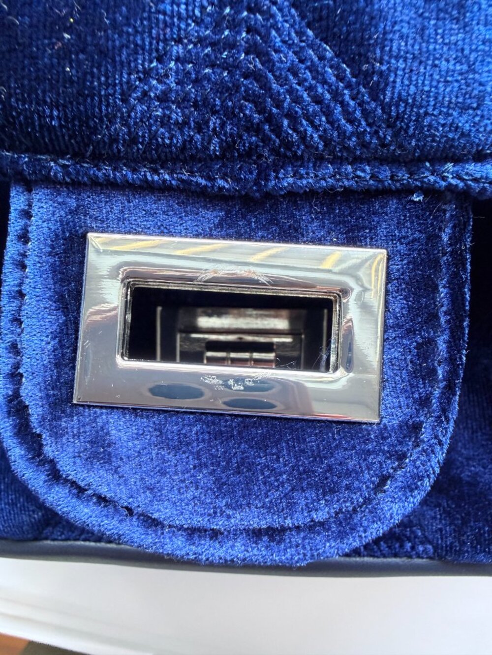 Charming Charlie Royal Blue Velvet Quilted Flap Crossbody Bag Silver Chain Strap - Picture 8 of 13